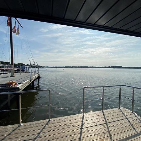 Hausboot Fjord Nordstern Mit Dachterrasse In Schleswig Hotel ภายนอก รูปภาพ