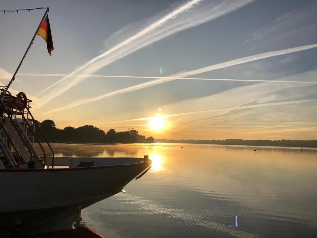 Hausboot Fjord Nordstern Mit Dachterrasse In Schleswig Hotel ภายนอก รูปภาพ