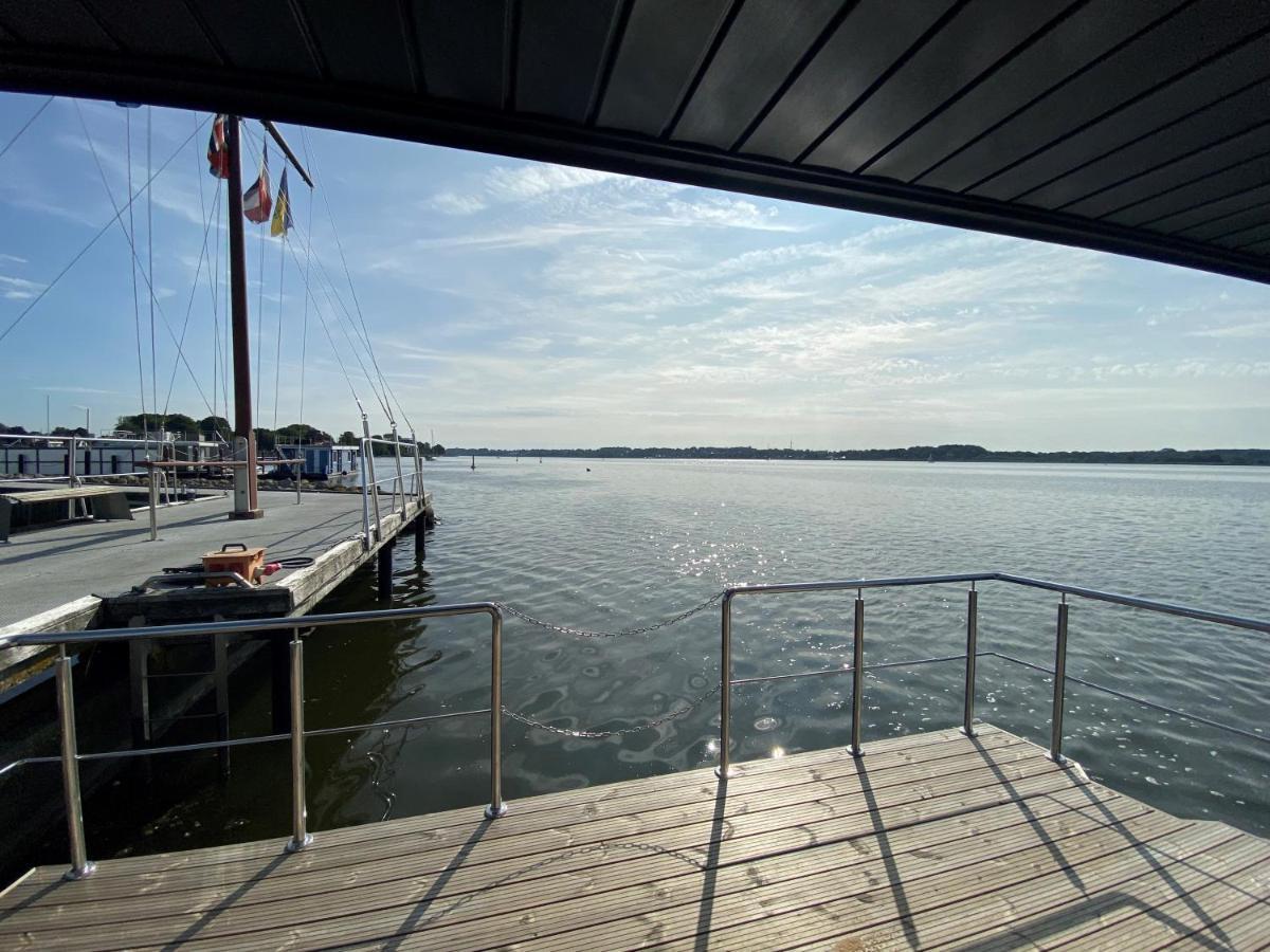 Hausboot Fjord Nordstern Mit Dachterrasse In Schleswig Hotel ภายนอก รูปภาพ
