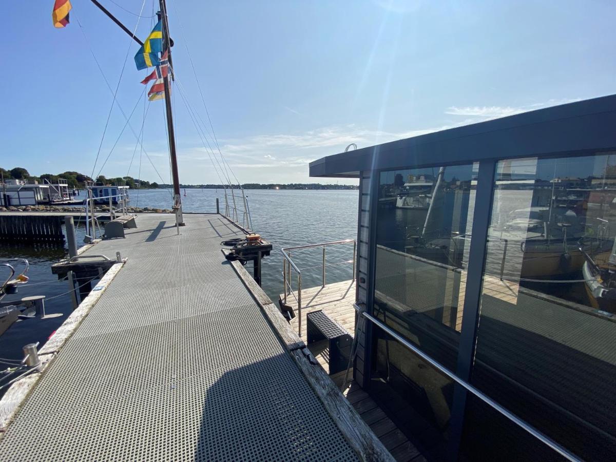 Hausboot Fjord Nordstern Mit Dachterrasse In Schleswig Hotel ภายนอก รูปภาพ